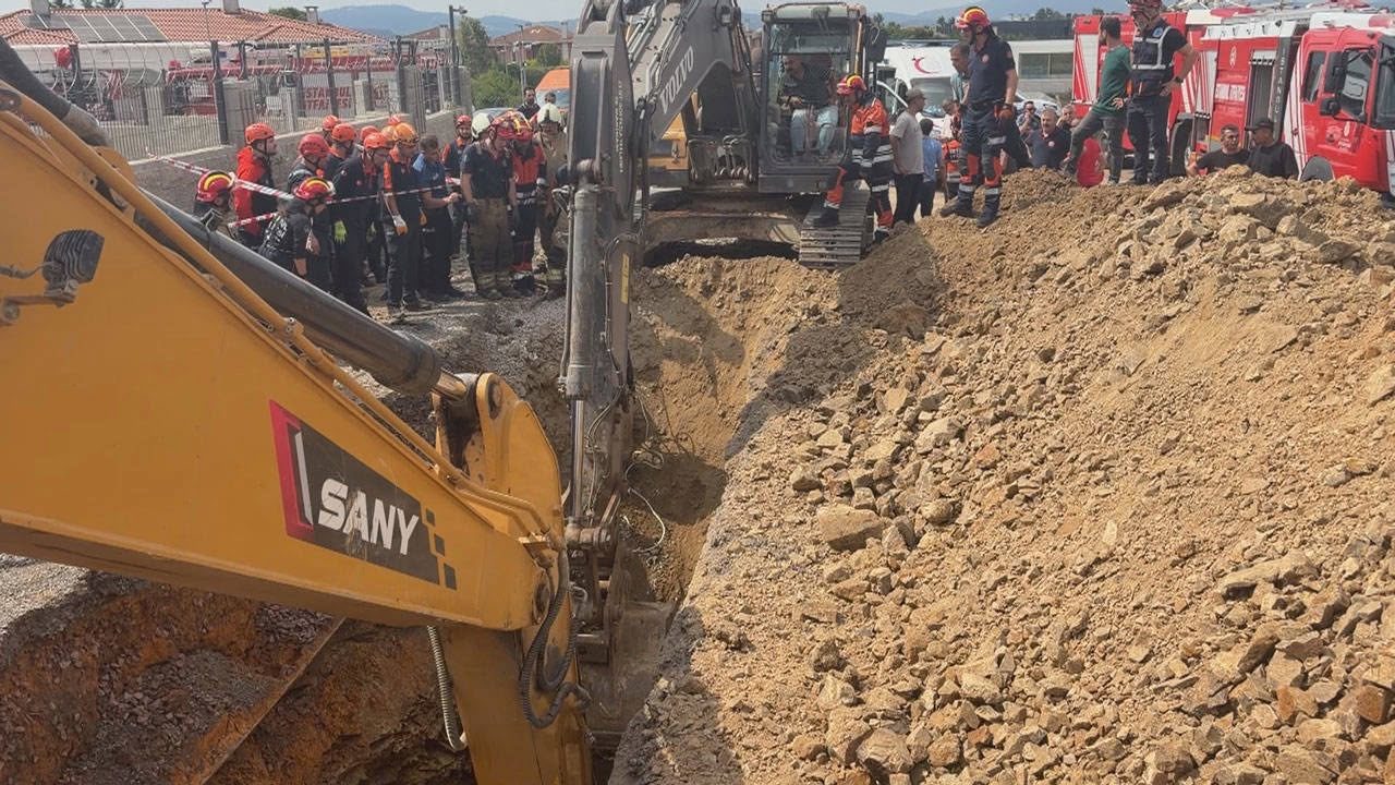 Tepeören'de  inşaat alanında göçük meydana geldi: 1 işçi toprak altında kaldı